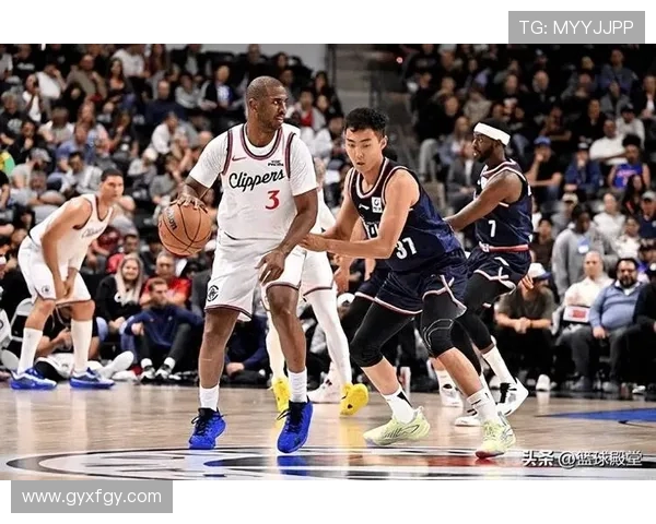 科林斯盛赞洛佩斯沟通出色拉开空间投射助力球队进攻升级新赛季表现